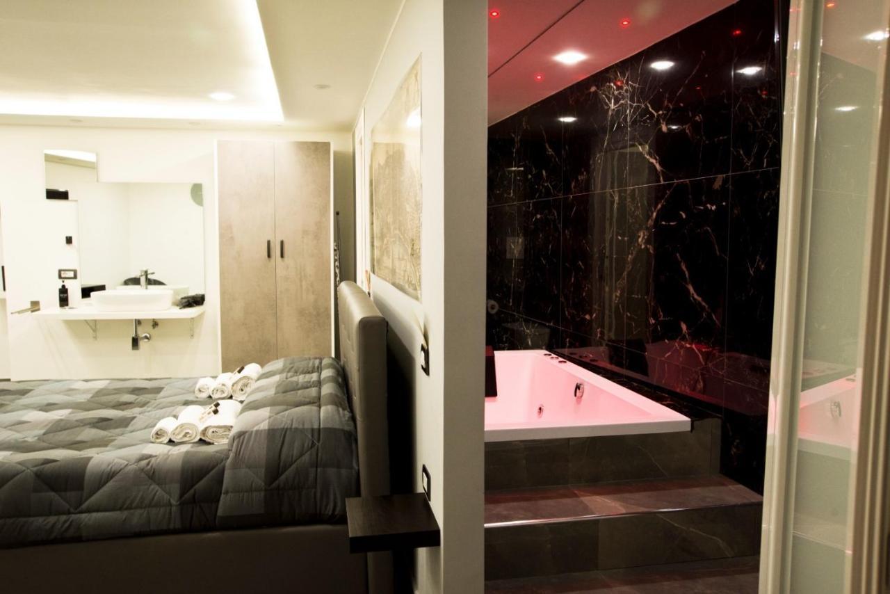 Suite Napoli Sotterranea Con Vasca Idromassaggio 외부 사진