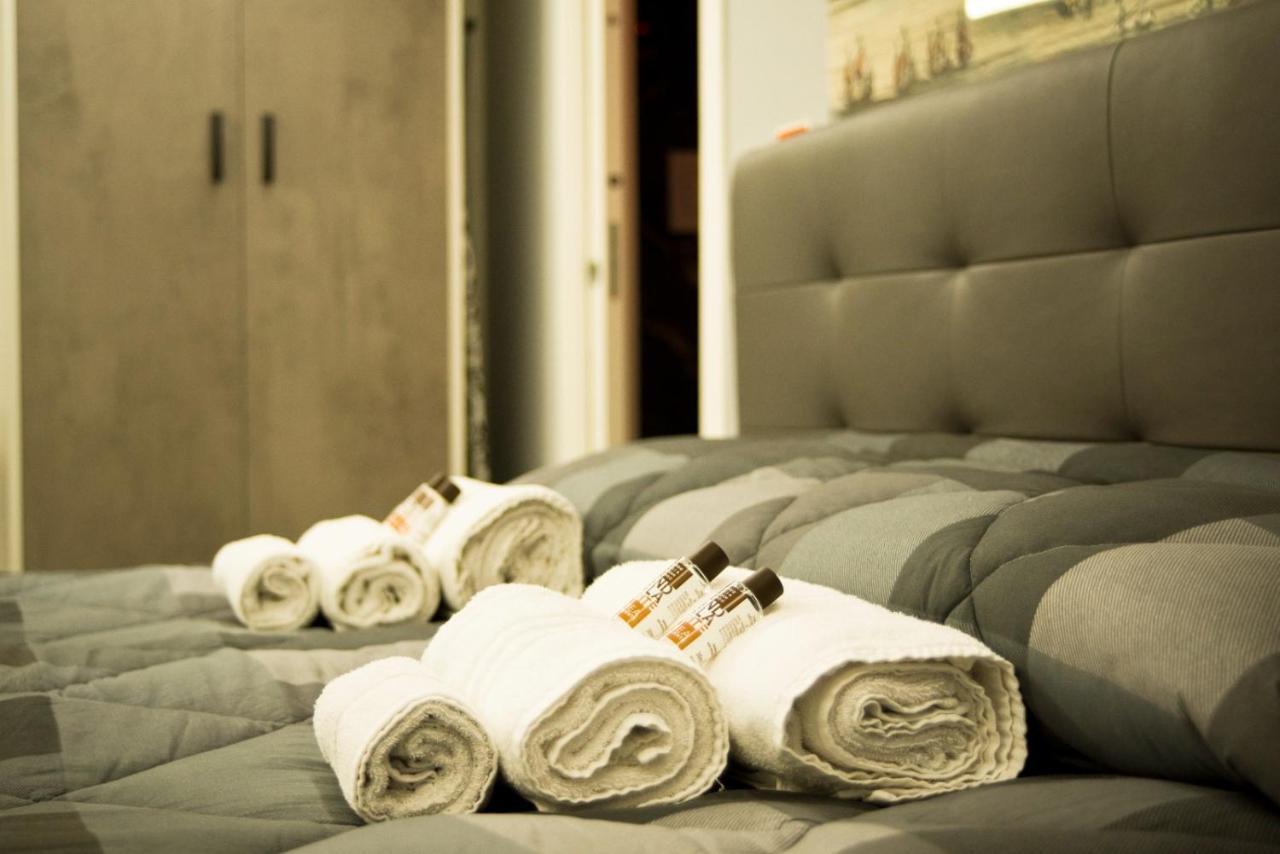 Suite Napoli Sotterranea Con Vasca Idromassaggio 외부 사진