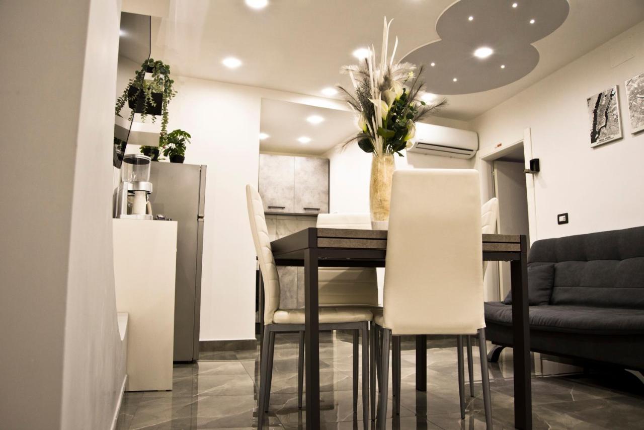 Suite Napoli Sotterranea Con Vasca Idromassaggio 외부 사진